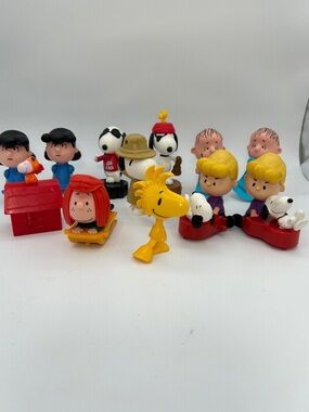 Peanuts Snoopy Mini Figures Toys  Set  Woodstock Friends McDonalds Figurines